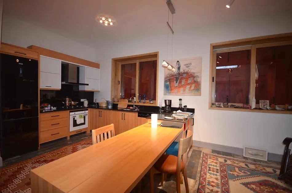 Fitted kitchen